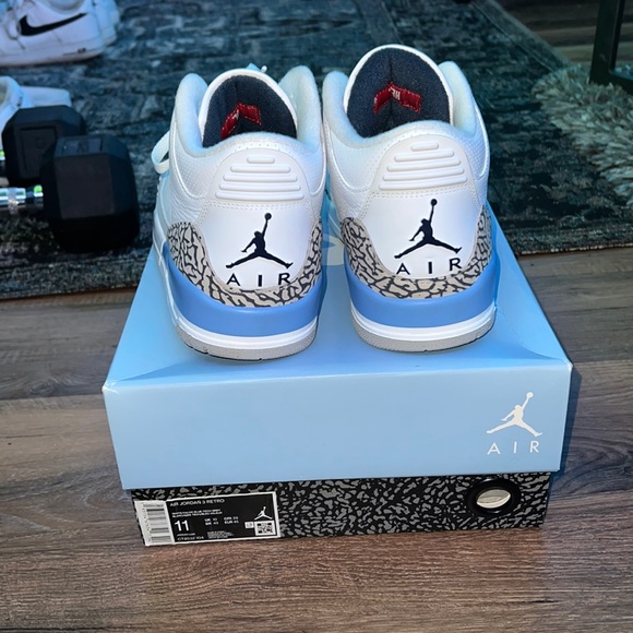 Nike Air Jordan 3 Retro “UNC” perfect condition with no crease on toe. With box - Picture 4 of 8